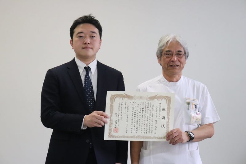 「地域の皆様の健康な生活を支える企業に」株式会社アカカベ 大阪医療センターへモバイルクリニックを寄贈