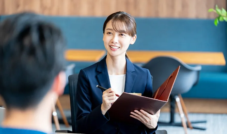 面接での対話力を評価されるイメージ